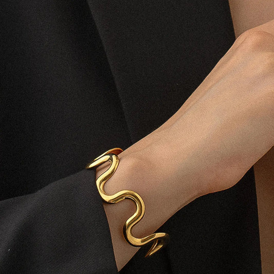 Félix 18K Gold Wavy Bold Statement Bracelet